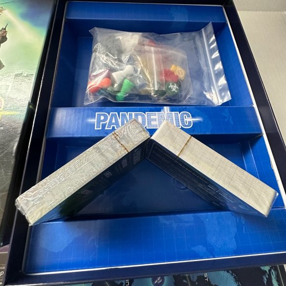 2012 New Pandemic board Game ages 8+ 2-4 player sealed cards - Picture 6 of 11